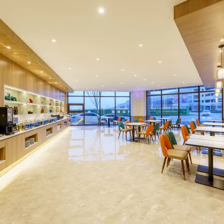 HanTing Hotel (Haicheng Xiliu Yiwu International Clothing City)