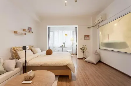 Momenboman Hotel Отели рядом с достопримечательностью «Sanxuechan Yard»