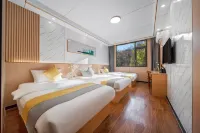Holiday Inn Jiugongshan Tongshan - Mountain view