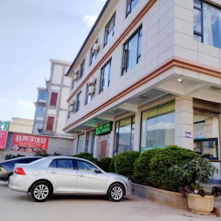 Yongsheng Chenghai Shili Biantun Hotel