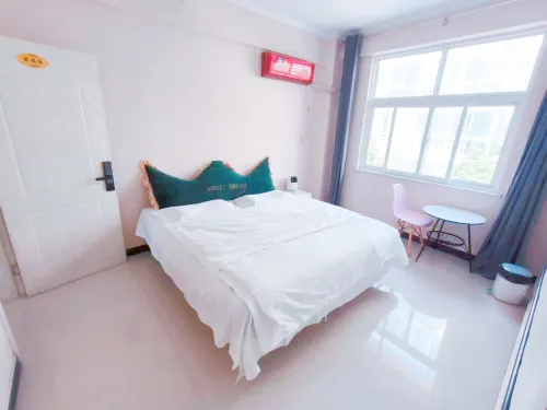Jiandandan Movie Homestay (Anyang Houying Normal College)