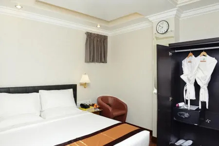 Hotel Bond