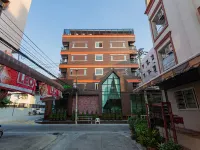 โรงแรมเซเว่นรัชดา โรงแรมใกล้เทวลัยพระพิฆเนศ