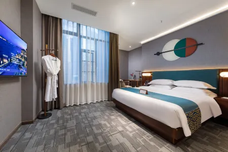 Huayi Hotel (Shenzhen Bao'an Pingzhou Subway Station) Отели рядом с достопримечательностью «Shenzhen Airport Fuyong Pier - Passenger Terminal»