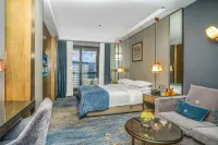 Haoyue Four Seasons Hotel (Chengdu Shuangliu International Airport Shunfeng Subway Station Store) Отели рядом с достопримечательностью «Университет Информационных Инженерных Инженерных»