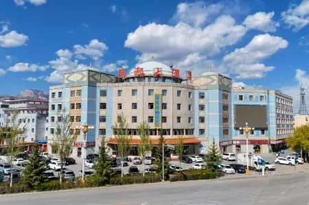 Dedu Hotel Отели рядом с достопримечательностью «Qinghai Chaidamu Vocational and Technical College»