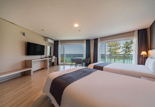 경포수 호텔 앞 해변 전경