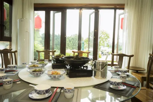 Zhangjiajie Ldyllic Pondside Timber Lodge Restauranger Photos