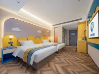 Longting Holiday Hotel (Zigong Fangte Dinosaur Kingdom Store)