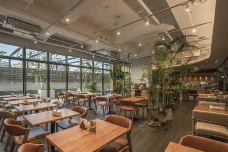 In Joy Hotel Отели рядом с достопримечательностью «Тайский университет науки и техники»