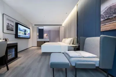 Weilai LOFT Hotel (Zhoukou High-speed Rail East Station)