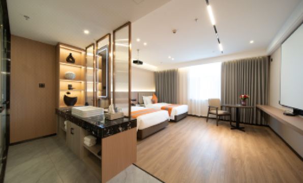 Urumqi Shangrong Hotel