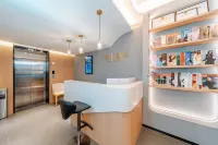 Lingyun Hotel (Linshui Middle School Hongfan Plaza)