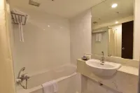 Golden Crown Grand Hotel