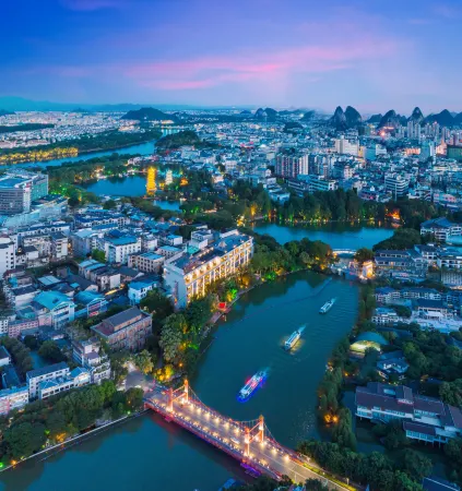 Lijiang Moon View · Quiet Holiday Lakeside Hotel (Guilin Two Rivers & Four Lakes Area) Отели рядом с достопримечательностью «Guilin University of Science and Technology»