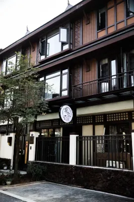 Mangshi Kingfisher Homestay (Yi Nationality Ancient Town) Hotels near Near No.301 Provincial Road