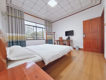 Riverside Longpeng guest house Отели рядом с достопримечательностью «Crown Cave»