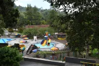Grand Cempaka Resort Hotel Hotel dekat Curug Aren, Sentul Forest Club