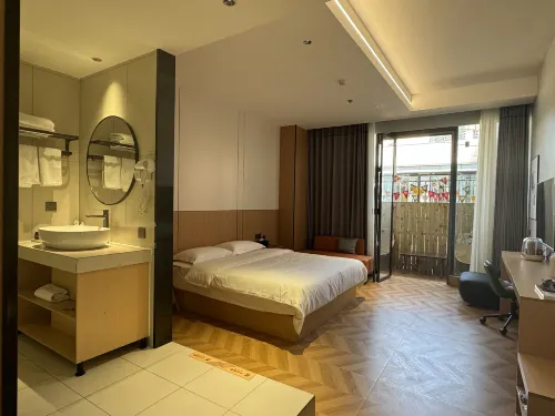 Fuquan Shiqi Xiaoshe Smart Hotel