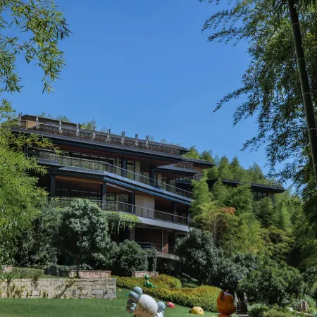Huixin Retreats