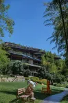 Huixin Retreats