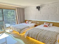 Good Luck Magic Hotel (Longhu Mountain West Gate Shop)