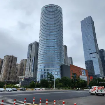 Chunchengyi Homestay (Kunming South Station Colorful Yunnan First City Branch) Отели рядом с достопримечательностью «Озеро Дяньчи»