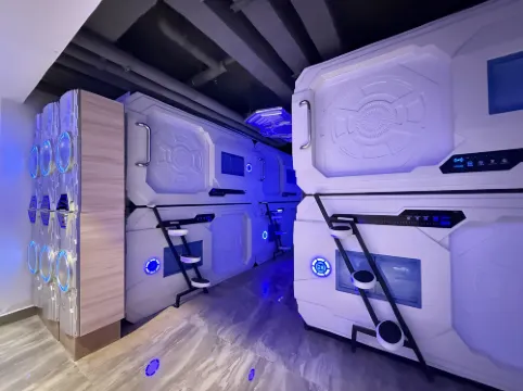 ジャンプク スペース カプセル バックパッカー ホステル