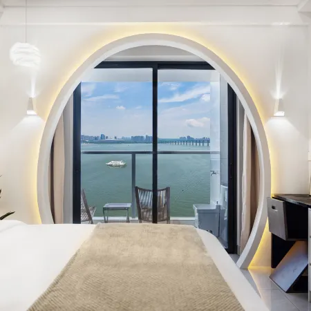 Baijue Designer Light Residence (Zhanjiang Jinsha Bay Beach, Zhaoshang Garden City Branch)