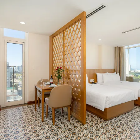 Record Hotel Отели рядом с достопримечательностью «My Khe Pagoda»