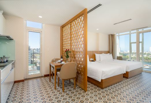 다낭 호텔 루프탑 수영장 야경