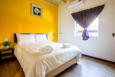 Plumeria 5BR Garden House by uBook