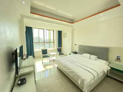 Lingao Ruoya Business Hotel