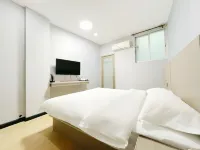 Beiliu Tian Tian Jie Bao Hotel (Beiliu Bus Station Pedestrian Street Food City Store) Hotels in Beiliu