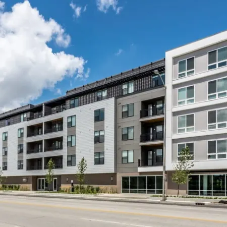 CozySuites at East Washington Отели рядом с достопримечательностью «Серкл Центр Молл»
