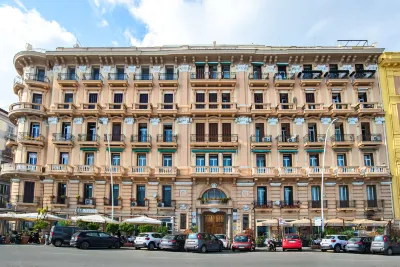 Gram Suites Отели рядом с достопримечательностью «Ospedale Monaldi»