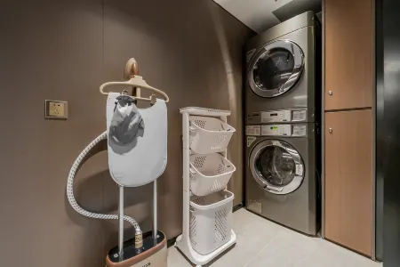 Homeinn Plus Hotel (Shanghai Bund Nanjing Road Pedestrian Street)