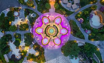 Freely Hover Golden Shuitai Hot Spring Town