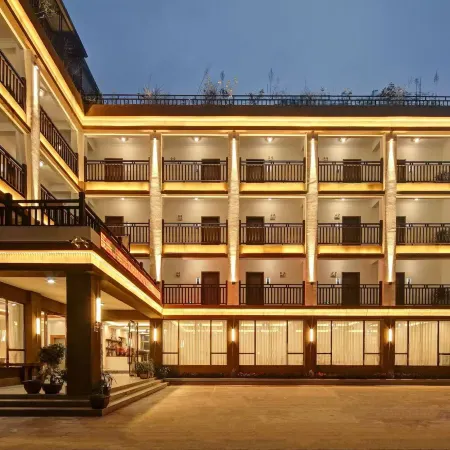 Lanju Mountain and Sea Homestay (Bifeng Gorge Scenic Area)