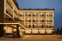 Lanju Mountain and Sea Homestay (Bifeng Gorge Scenic Area)