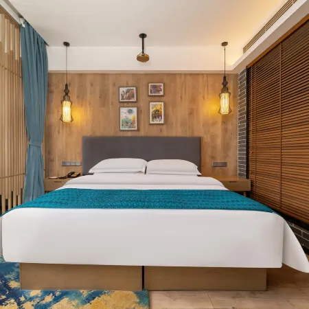Luoyi Fenghua Hotel (Luoyang Peony Square Branch)