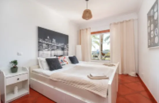 BnB Homes Apartment with cozy Terrace & Swimming pool near the heart city