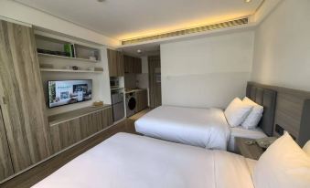 Homeinn Plus Hotel (Shanghai Ninth People's Hospital Xizang South Road Subway Station)