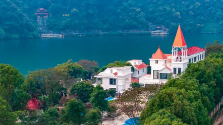 Changyang Meizheng Hotel (Qingjiang Jiuru Resort Area)