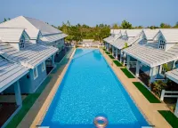 The Memory Luxury Resort Hotels near Chaosamran Beach