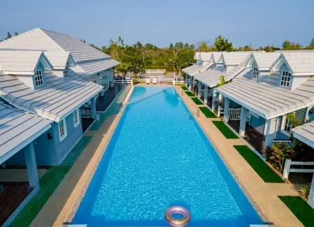 The Memory Luxury Resort Отели рядом с достопримечательностью «Hat Chao Samran»