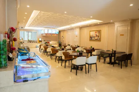 DongAn Hotel (Heyuan Shili Dong'an East Coast High-speed Rail Station Store) Отели рядом с достопримечательностью «Wutong Mountain Park»