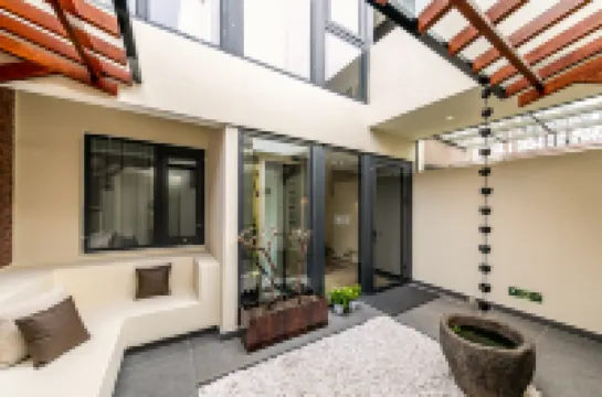 Floral Hotel · Shangqiye Hotel (Zhujiajian Guanyin Fajie Wugongzhi Pier) Hotels in Zhoushan