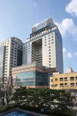 Toyoko Inn Daejeon Government Complex Отели рядом с достопримечательностью «Вусонский университет Восточный Кампус»