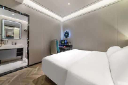 網魚電競酒店（深圳會展中心崗廈地鐵站店）